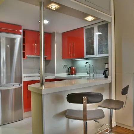 Seafront Luxury In Palmeras Apartment