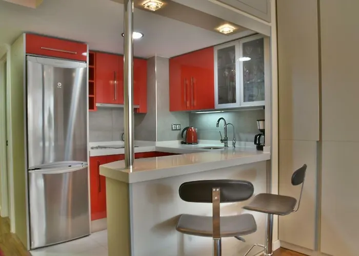 Seafront Luxury In Palmeras Apartment