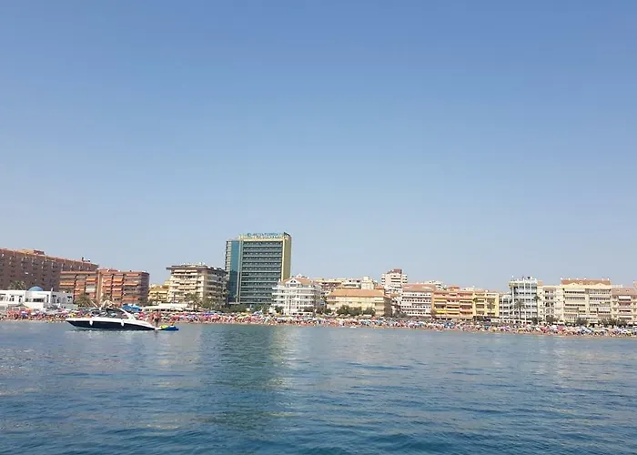 Seafront Luxury In Palmeras Апартаменты