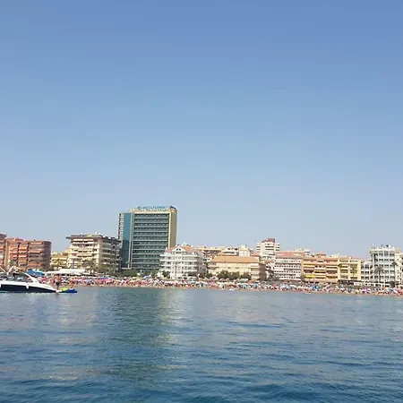 Seafront Luxury In Palmeras 아파트