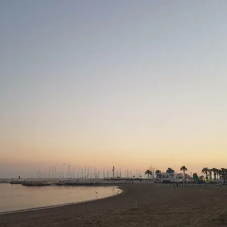 Seafront Luxury In Palmeras 아파트 푸엔히롤라
