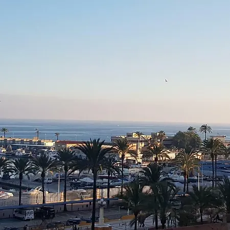 Seafront Luxury In Palmeras 아파트 푸엔히롤라